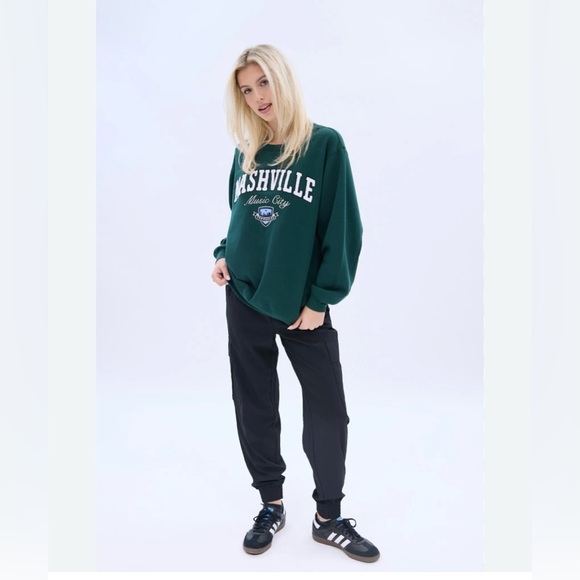 unplug Sweaters - NWOT- UNPLUG -Oversized
Crew Neck Sweatshirt-Nashville Chenille Embroidered-Sz M